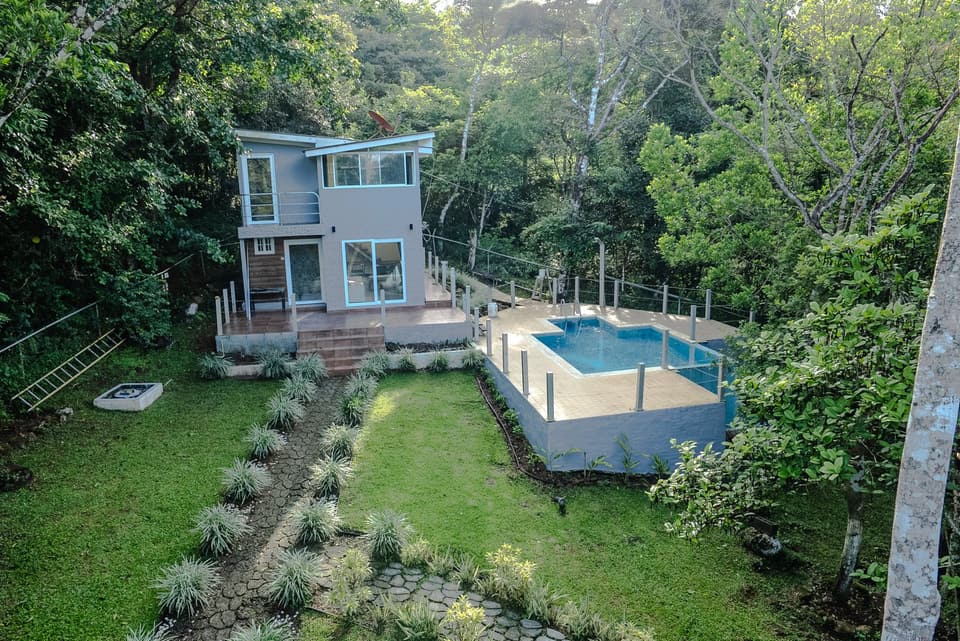 Villa 692 vista desde el jardín